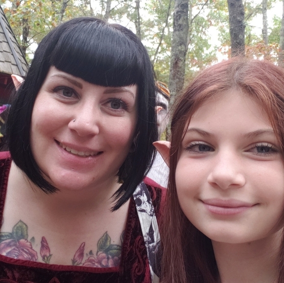 Meet your Posher, Mikayla - Picture 3 of 4